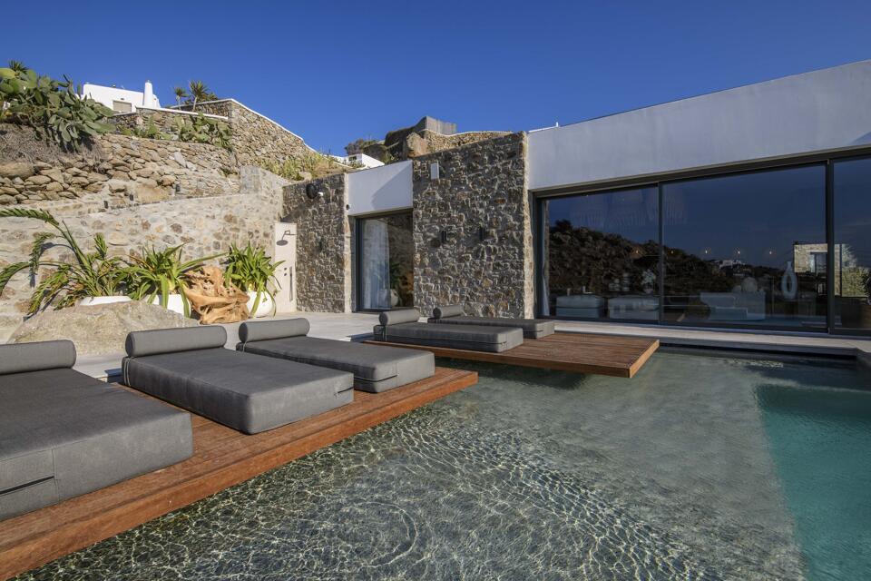 Villa White Mansion Gallery Image 4