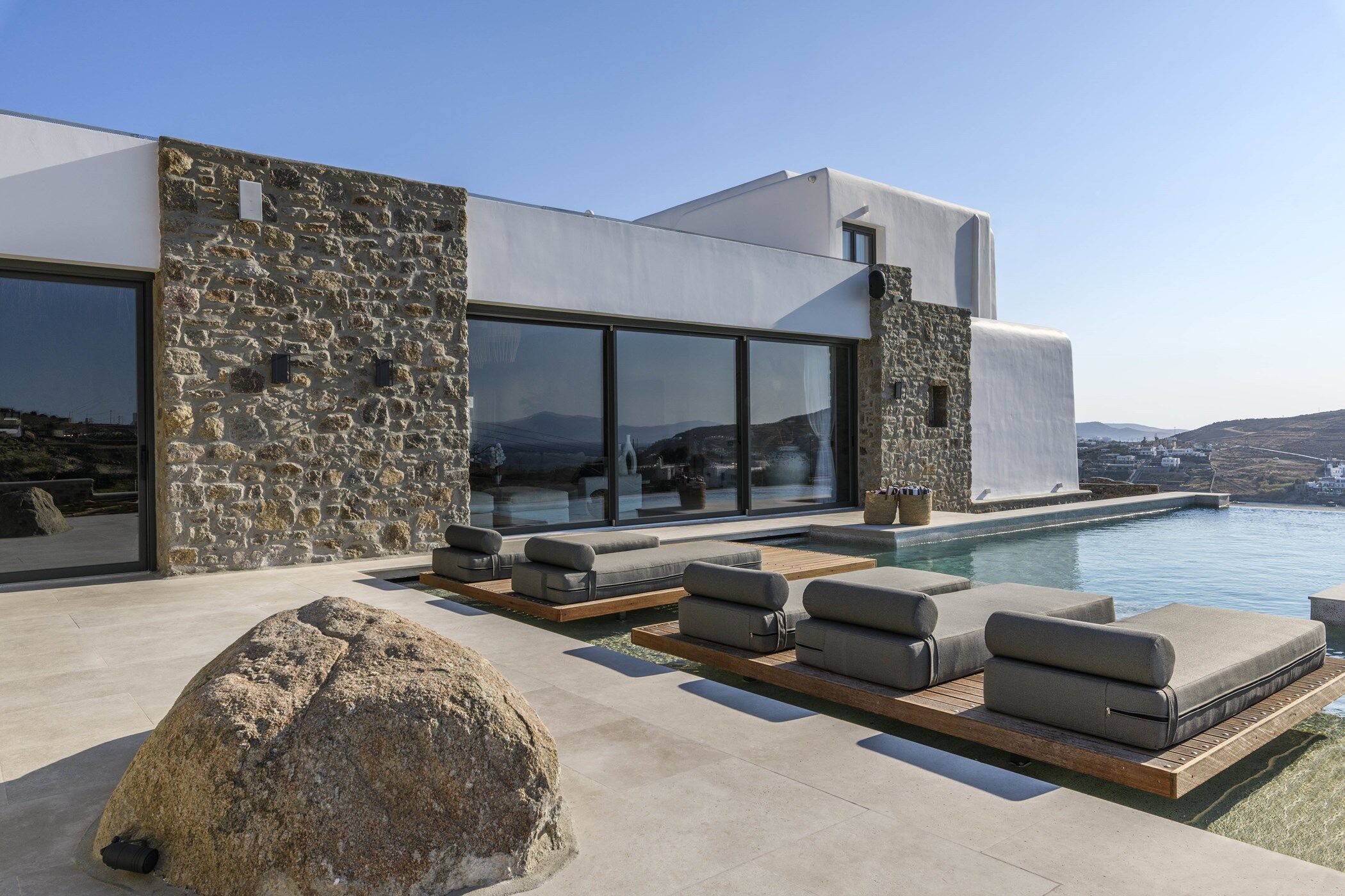 villa-white-mansion-image-5