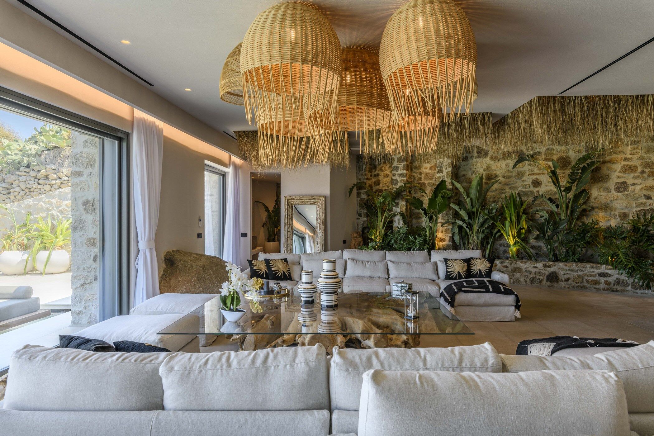 Villa White Mansion Gallary Image 5