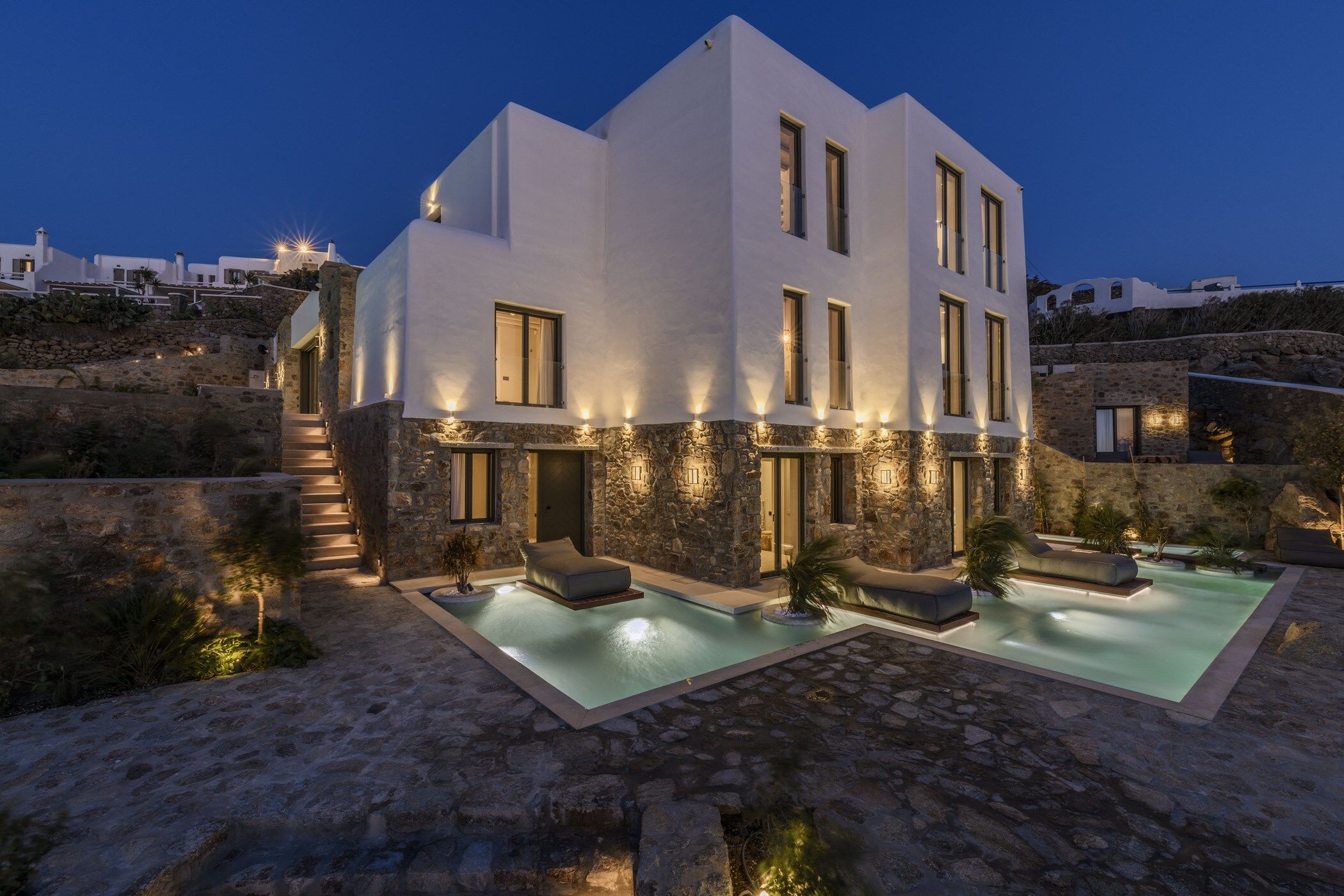 Villa White Mansion Gallary Image 2