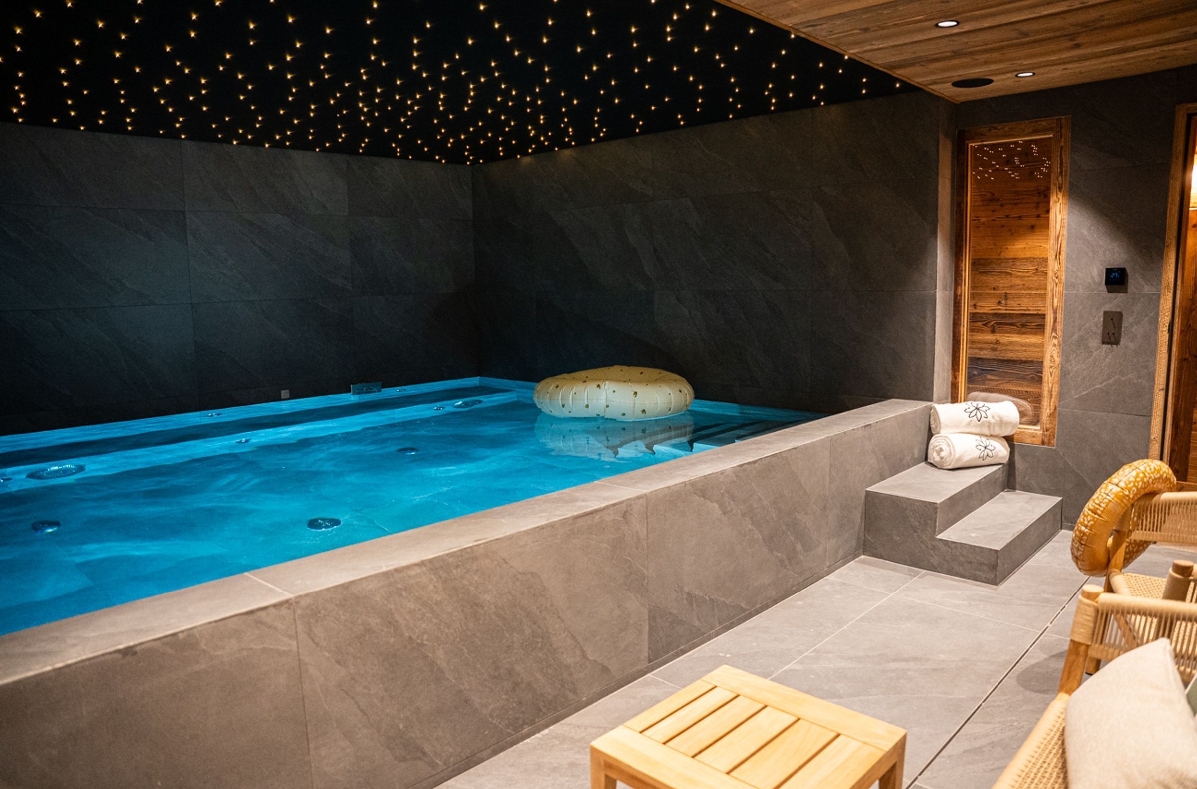 Apartment Syllogi modern design and pool – Val d’Isère luxury accommodation near Espace Killy