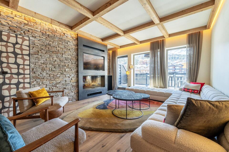 Apartment White Peak Gallery Image 2