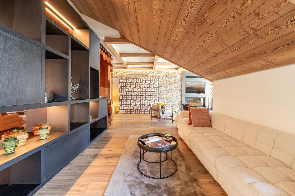 Apartment White Peak Gallery Image 1