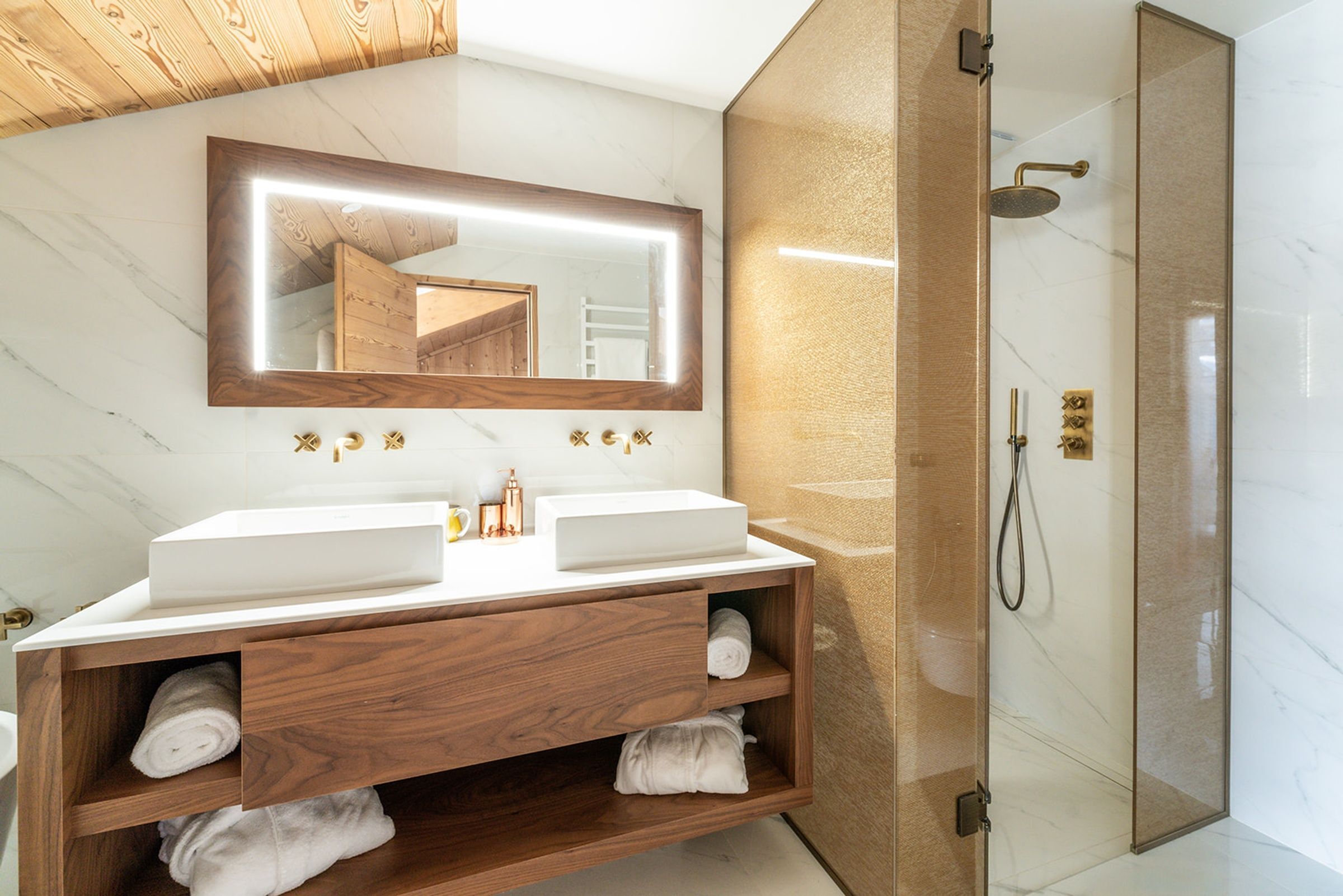 Apartment White Peak Gallary Image 3