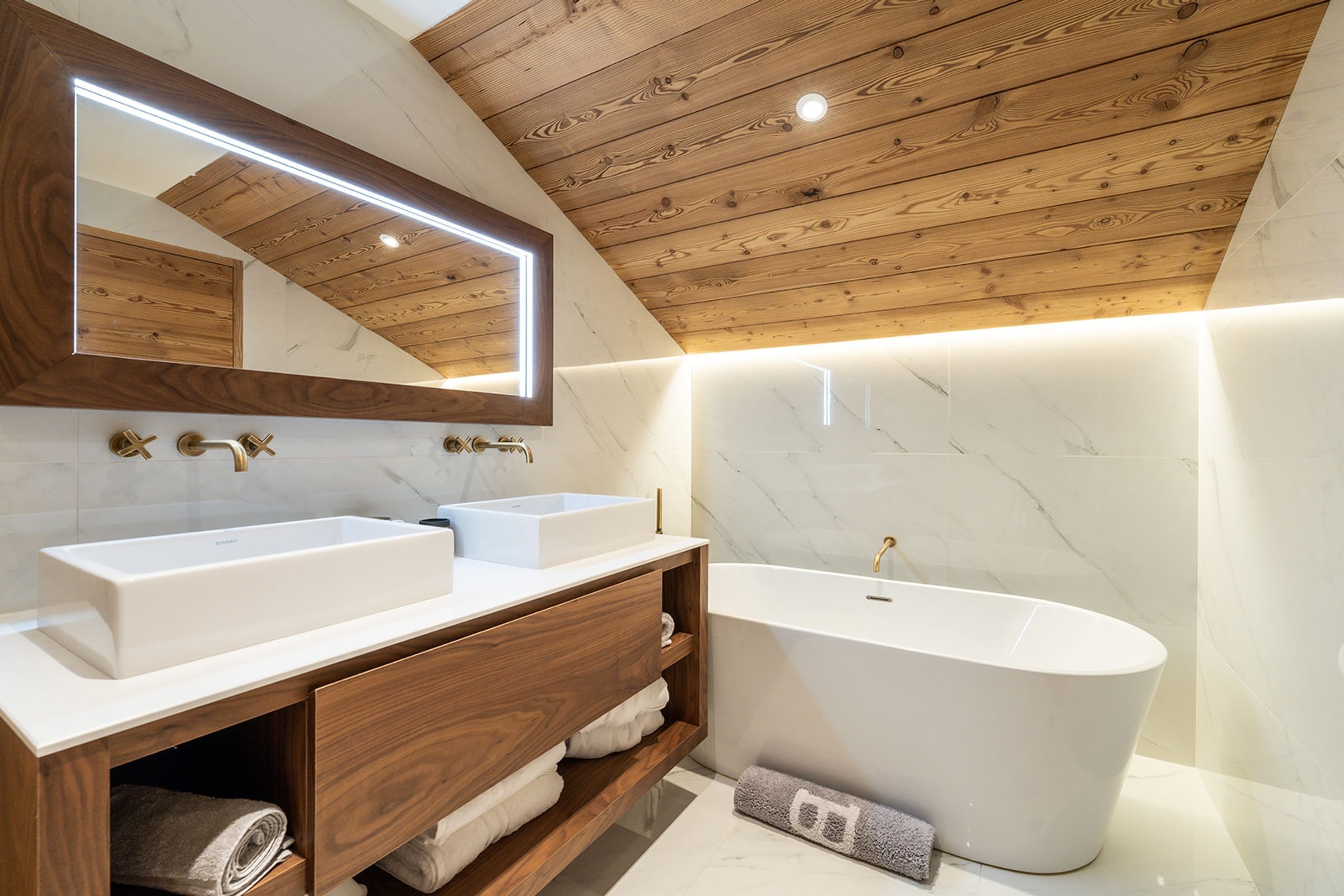 Apartment White Peak Gallary Image 2
