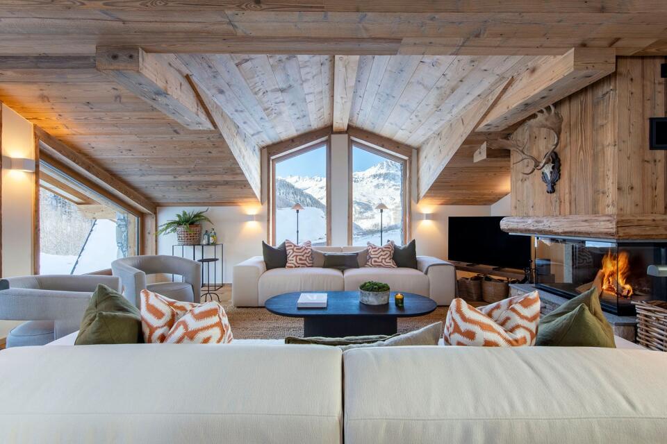 Arolay Penthouse Gallery Image 1
