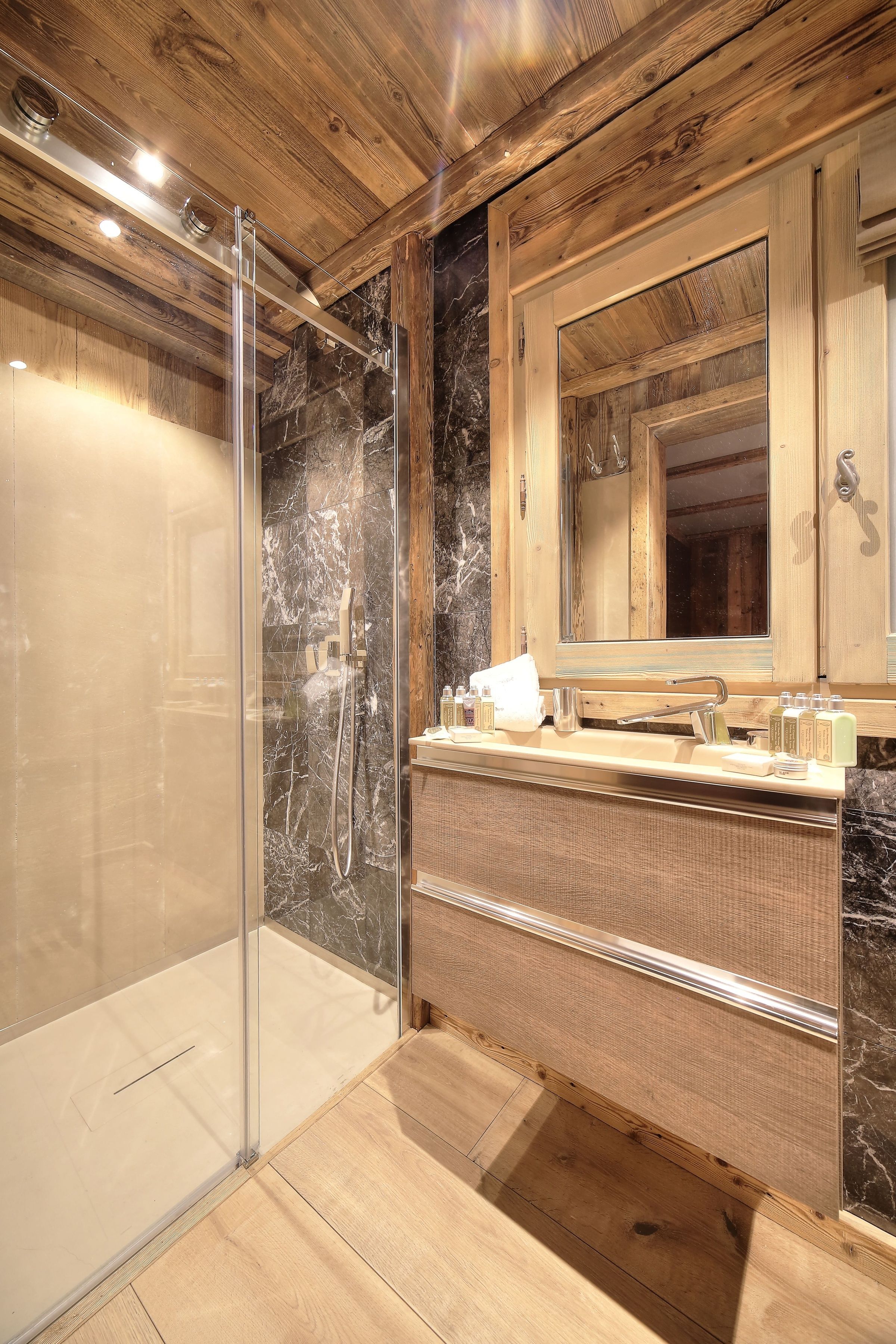 Chalet Aneo Gallary Image 4