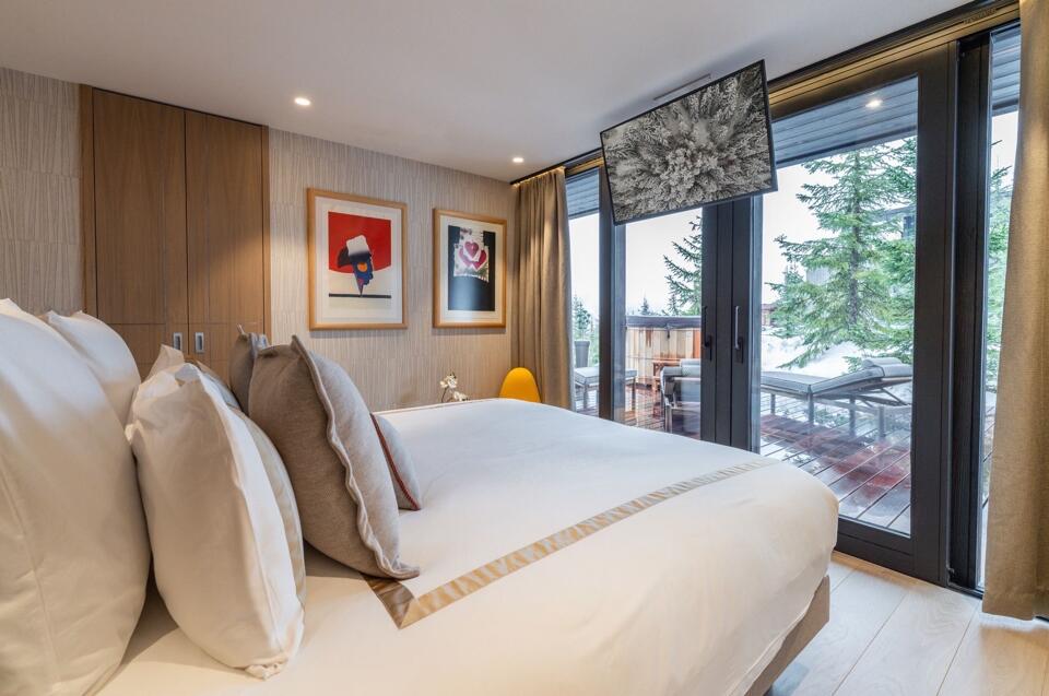Chalet B Gallery Image 1