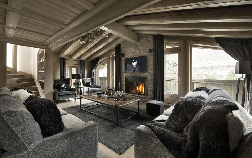 Chalet Black Pearl Gallery Image 1