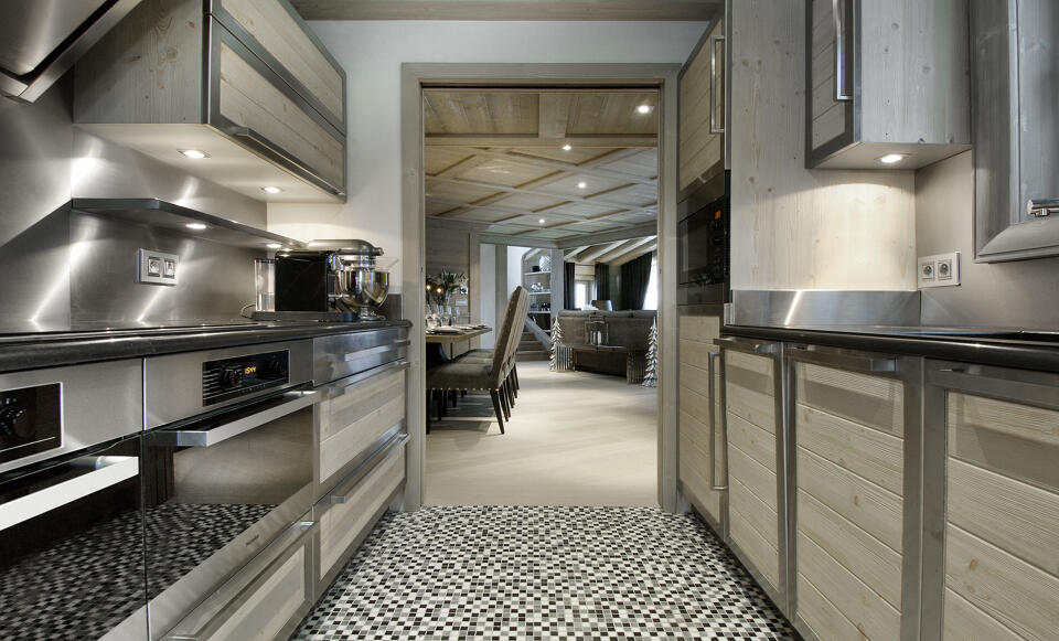 Chalet Black Pearl Gallery Image 3