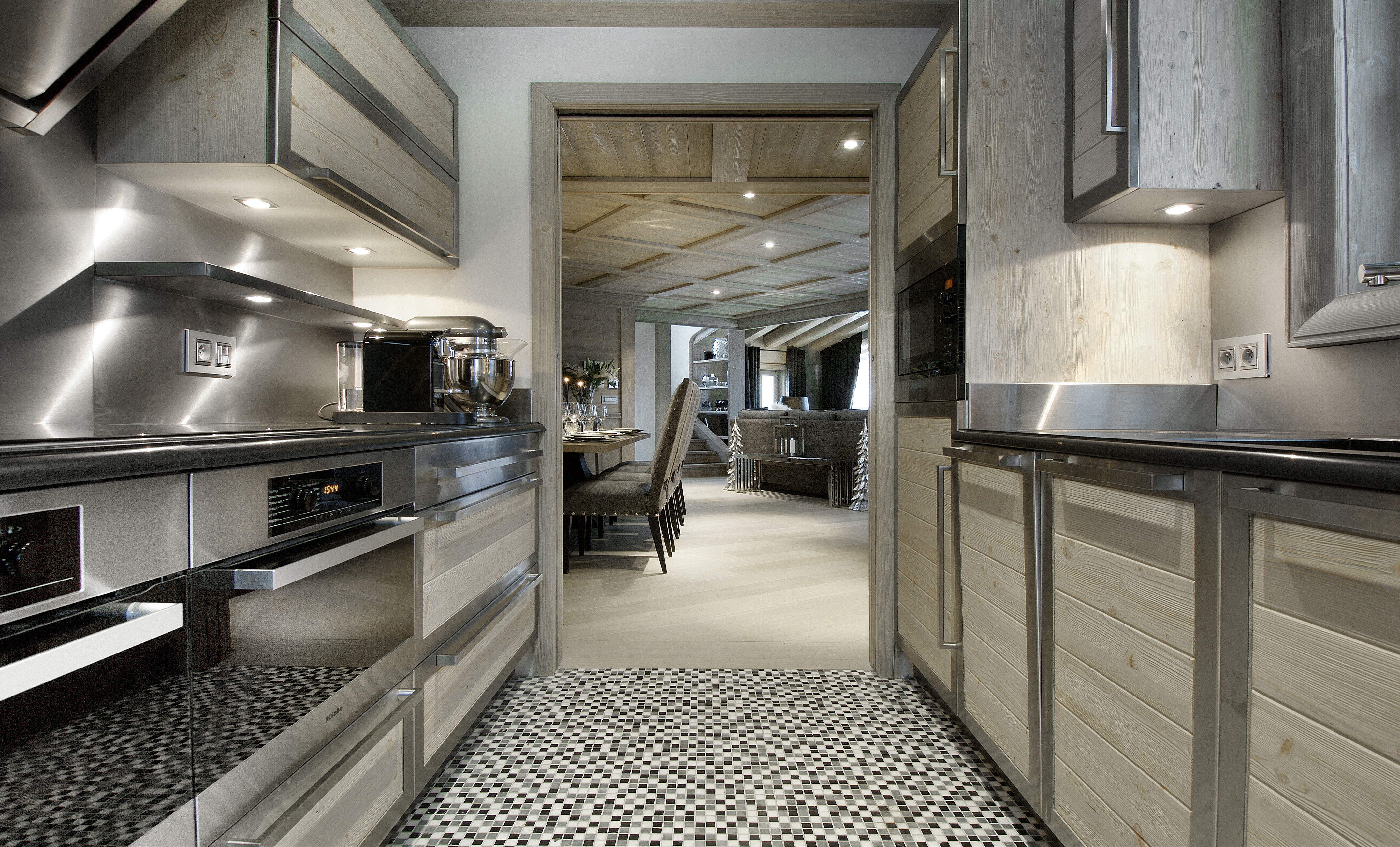 chalet-black-pearl-image-3