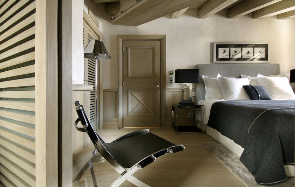 Chalet Black Pearl Gallery Image 4