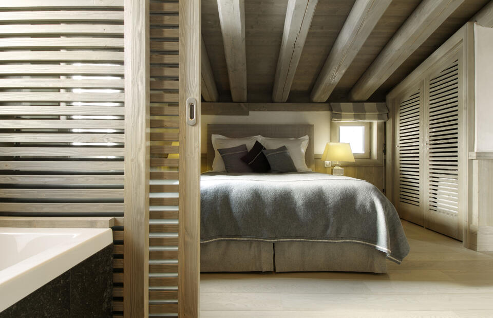 Chalet Black Pearl Gallery Image 5