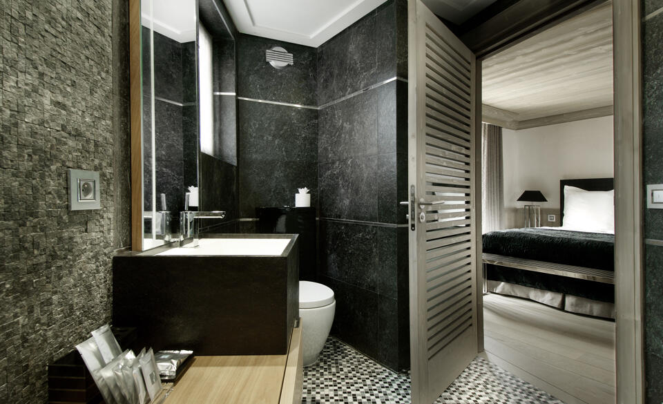 Chalet Black Pearl Gallery Image 3