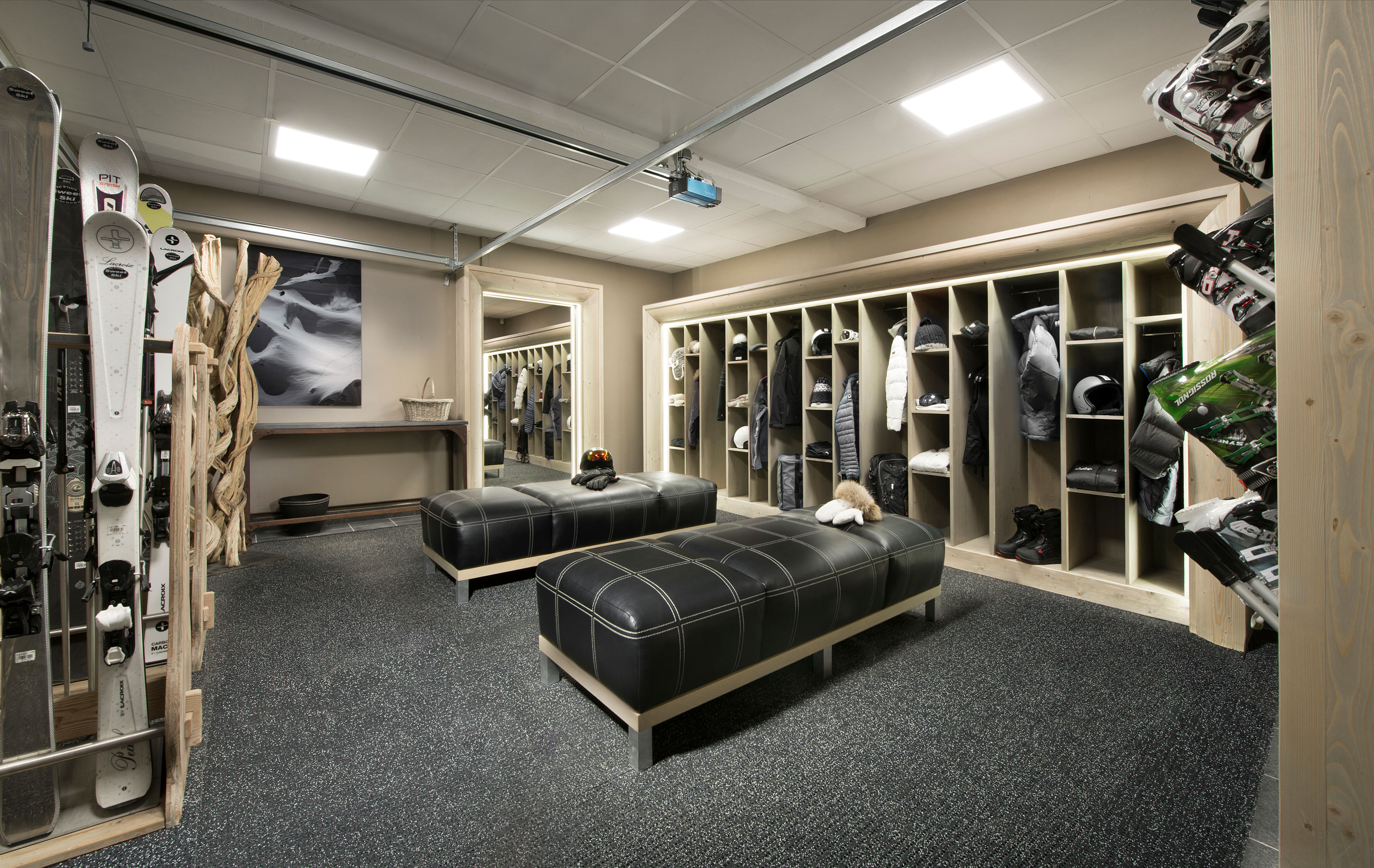 Chalet Black Pearl Gallary Image 1