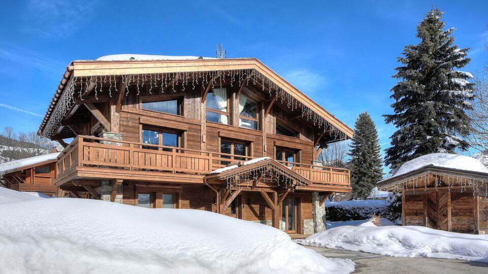 Chalet Crystal Gallery Image 1