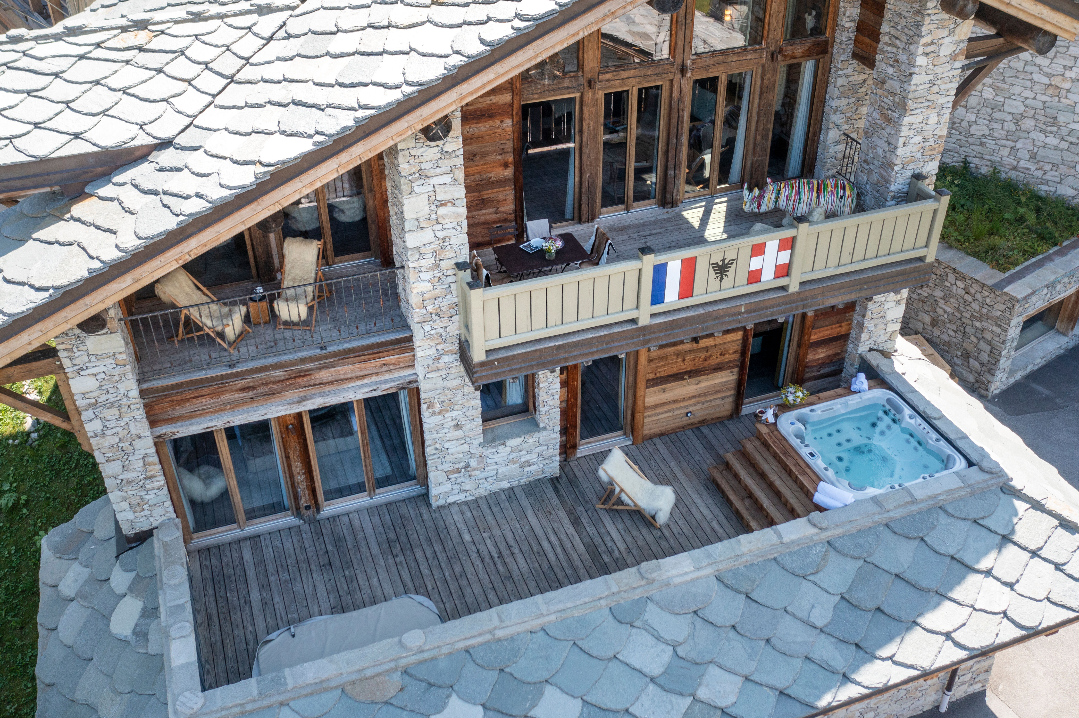 Chalet Face a Face Gallary Image 2