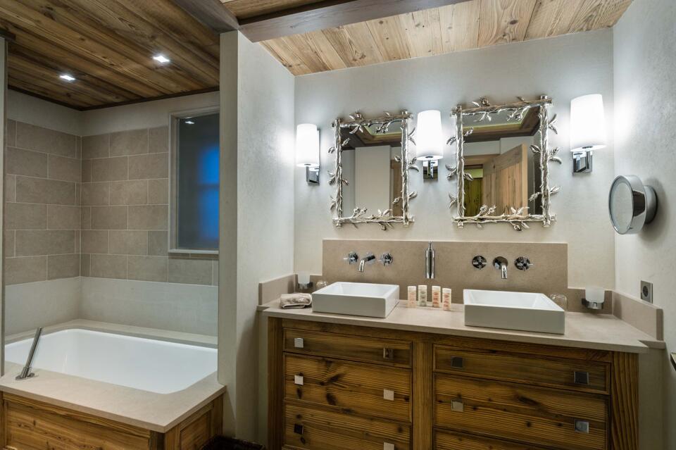 Chalet Ours Blanc Gallery Image 1
