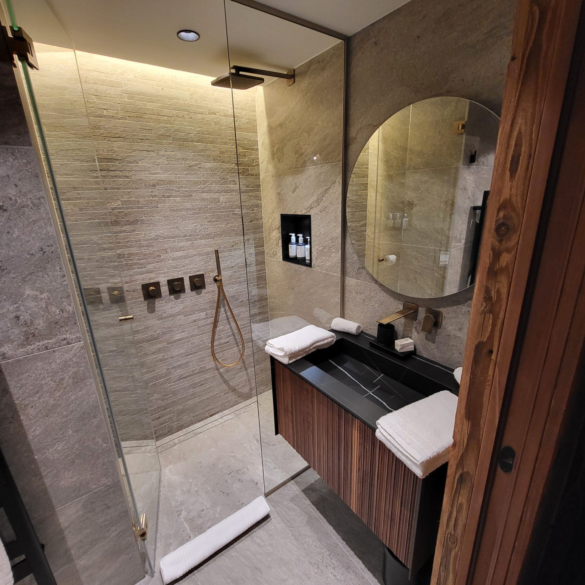 Chalet Vantage Gallary Image 2