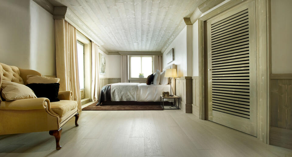 Chalet White Pearl Gallery Image 4