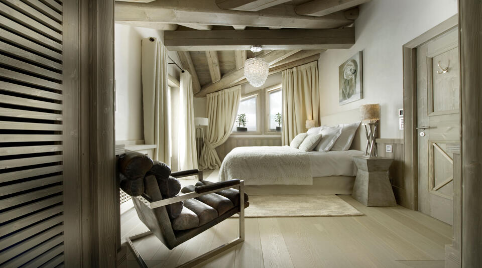 Chalet White Pearl Gallery Image 6