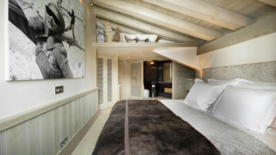 Chalet White Pearl Gallery Image 2