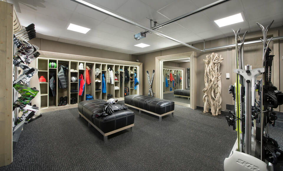 Chalet White Pearl Gallery Image 1
