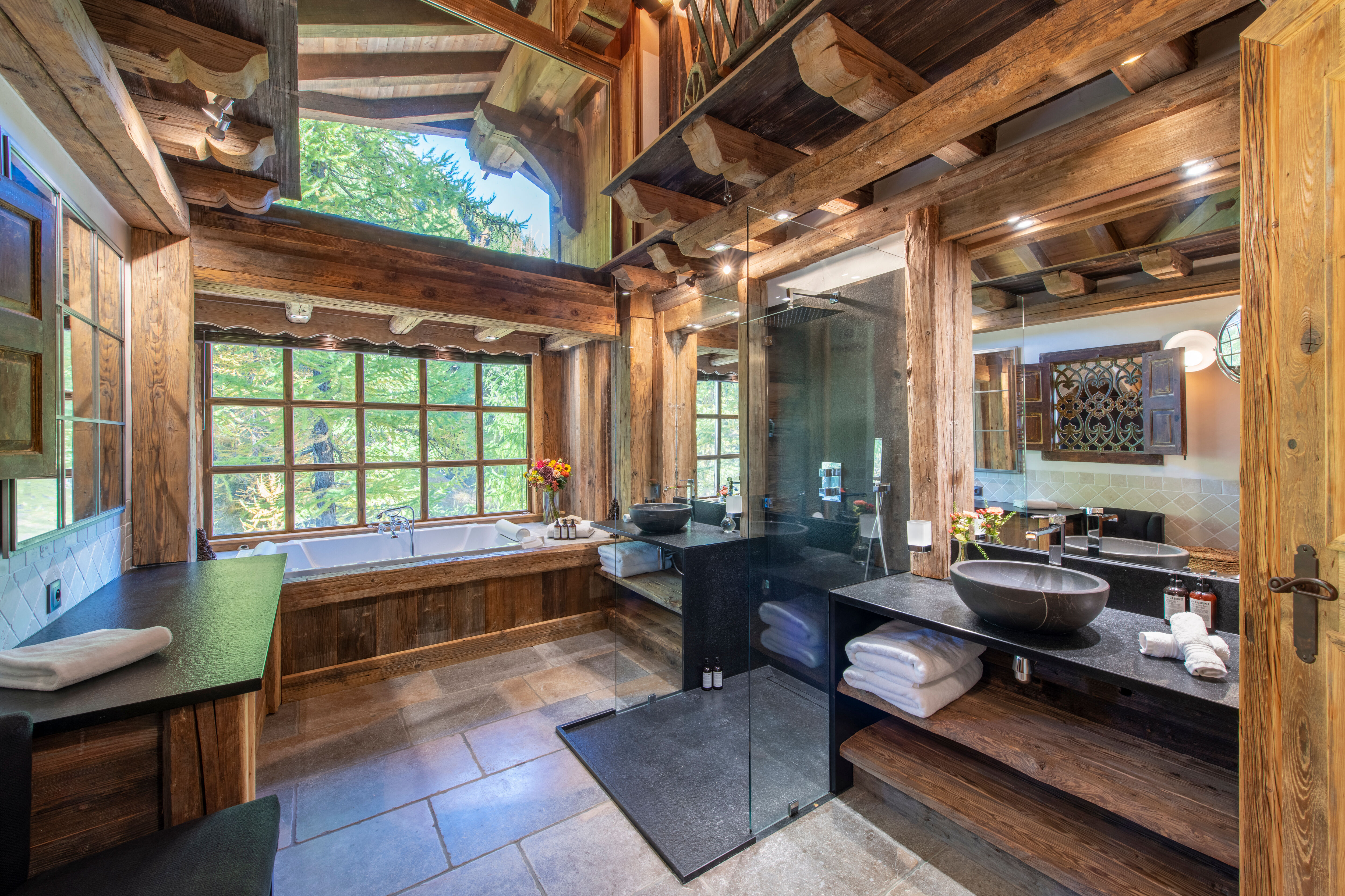 Chalet Yeti Gallary Image 3