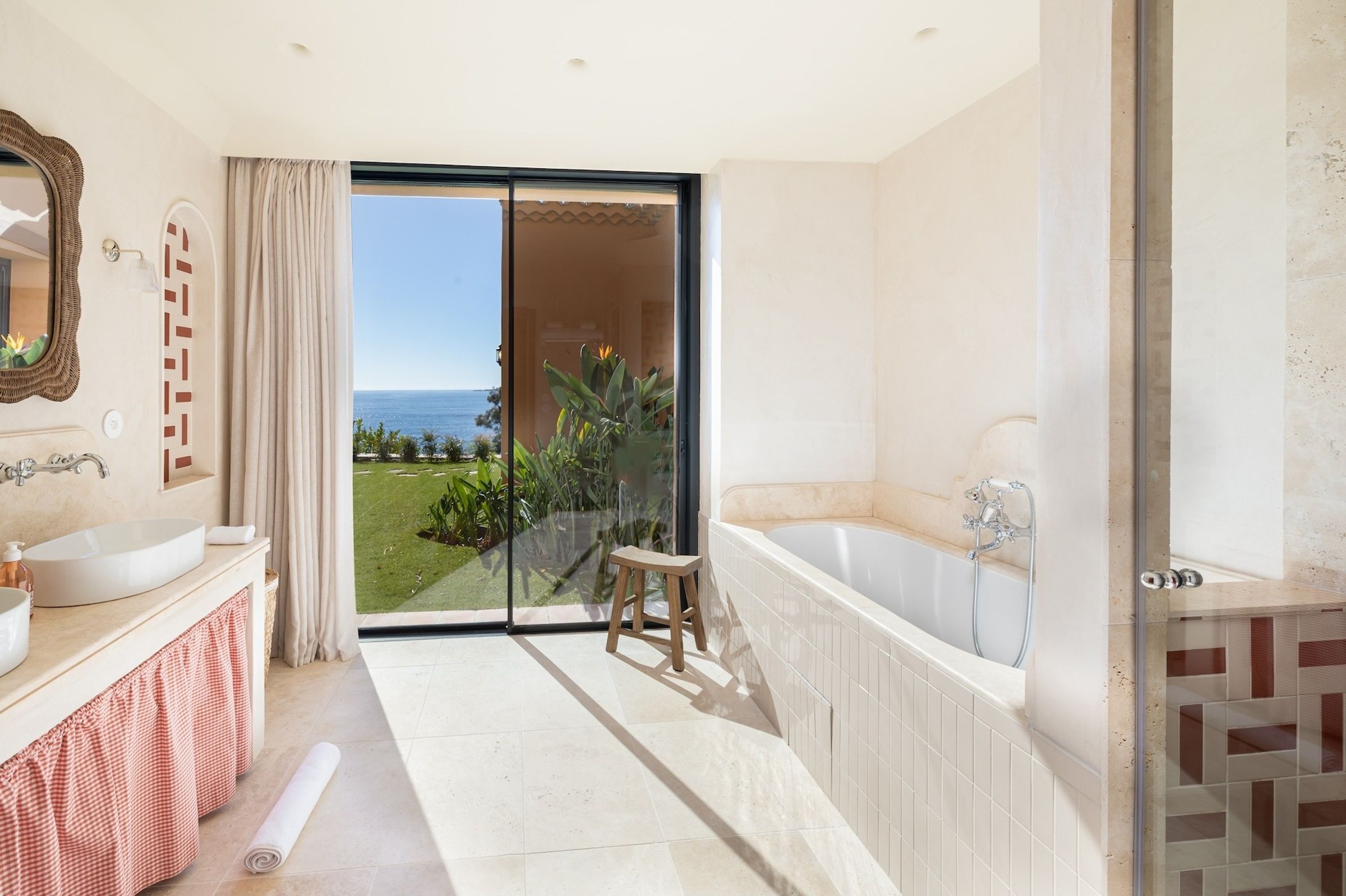 Domaine Valoria Gallary Image 3