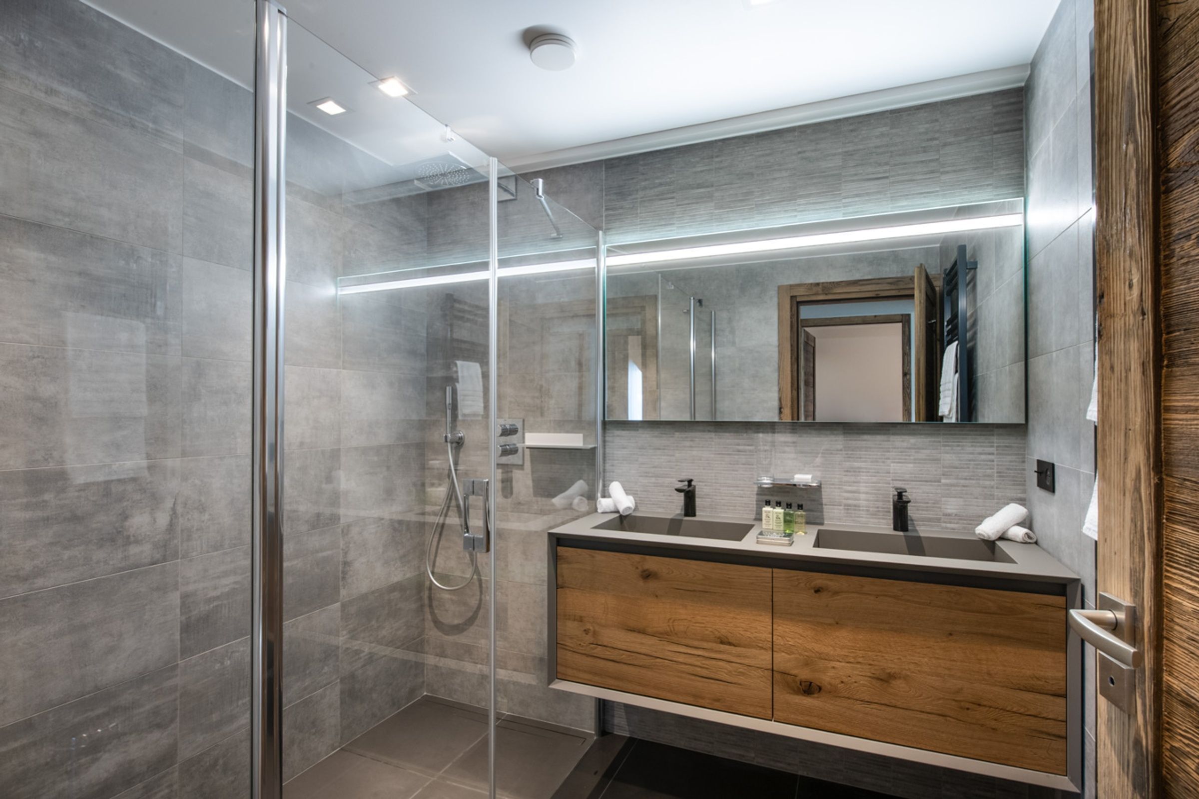 Penthouse Liyah Gallary Image 6