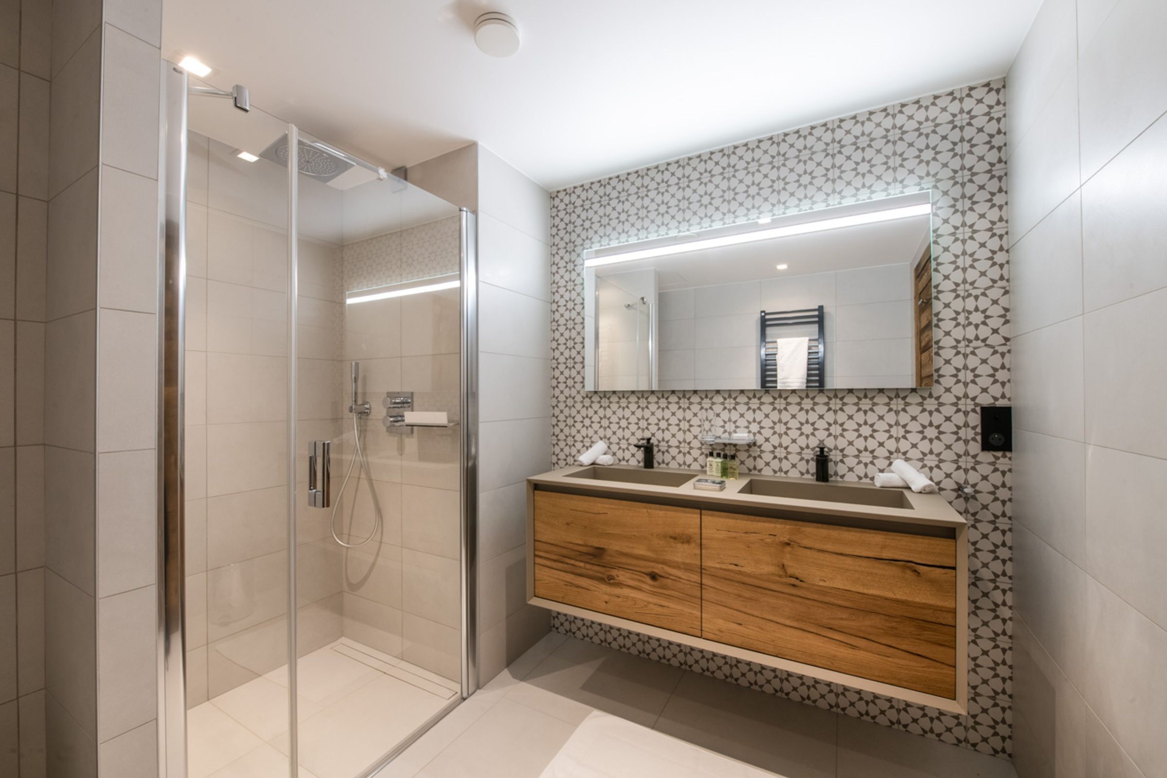 Penthouse Liyah Gallary Image 2