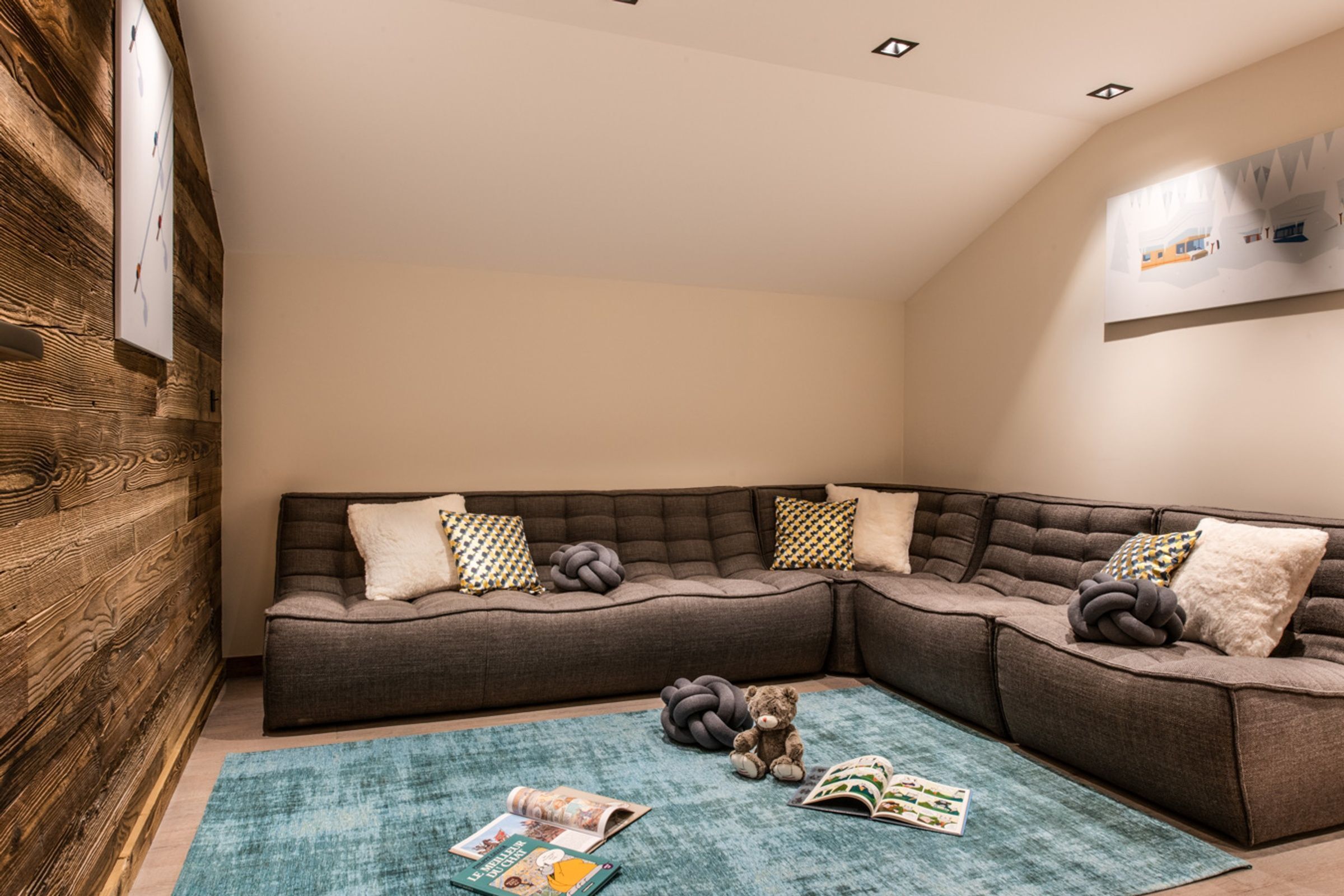 Penthouse Liyah Gallary Image 4