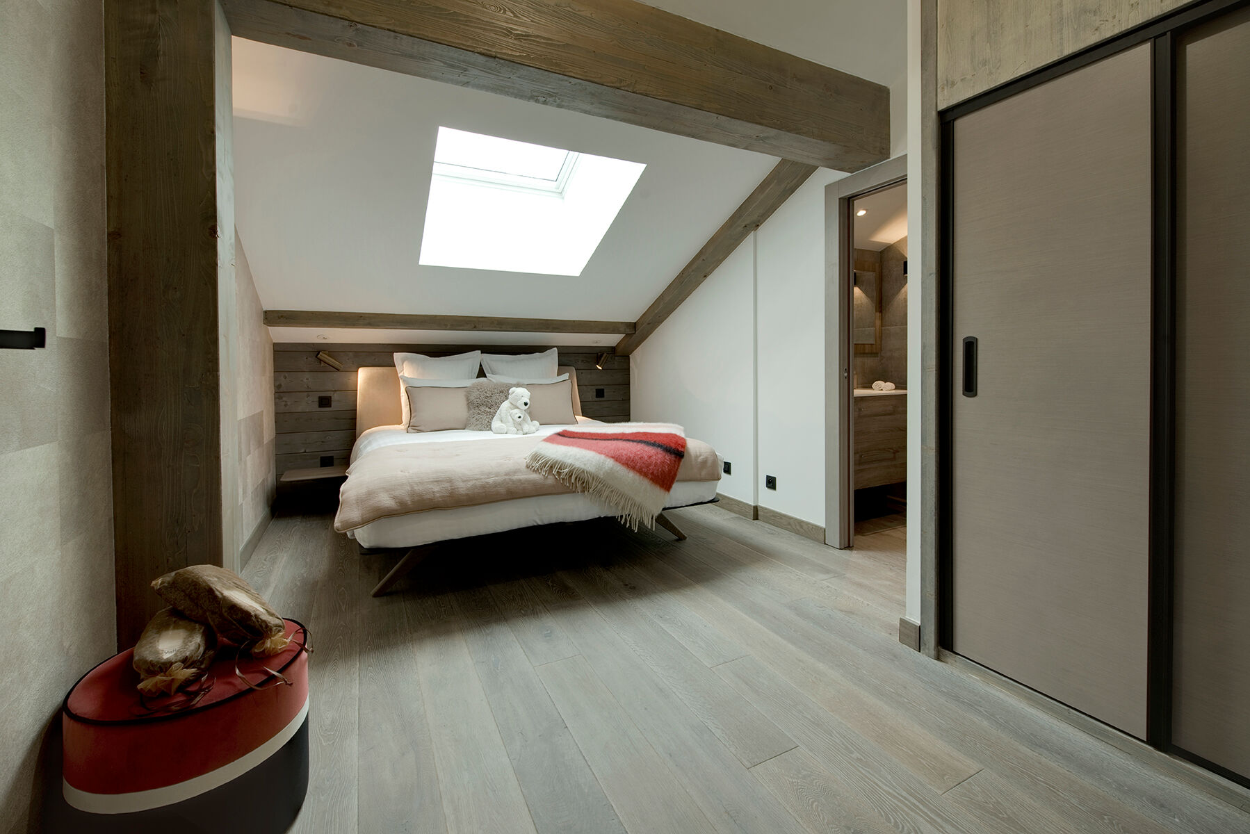 Penthouse Ourse Polaire Gallary Image 1