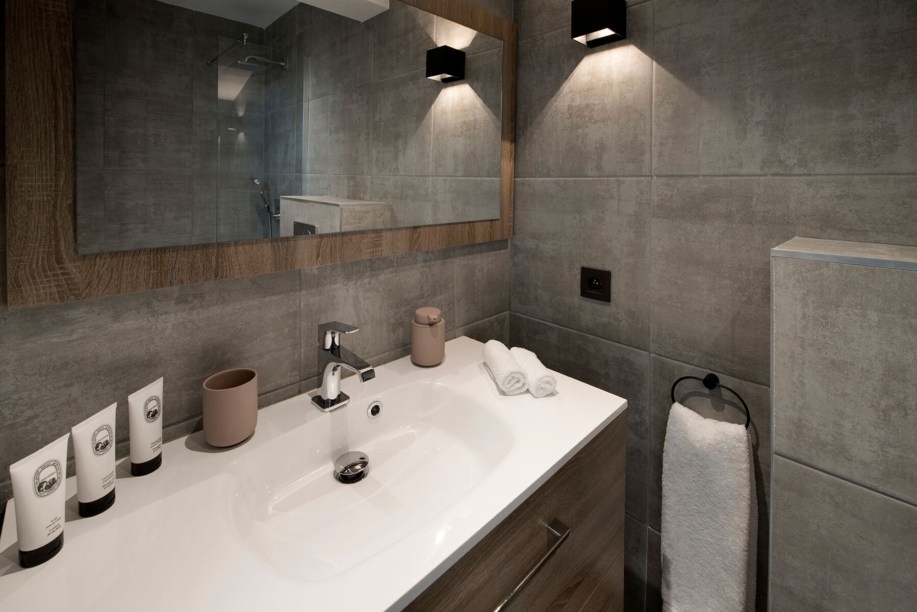 Penthouse Ourse Polaire Gallary Image 3