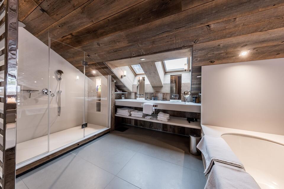 Penthouse Snow Lodge Gallery Image 1
