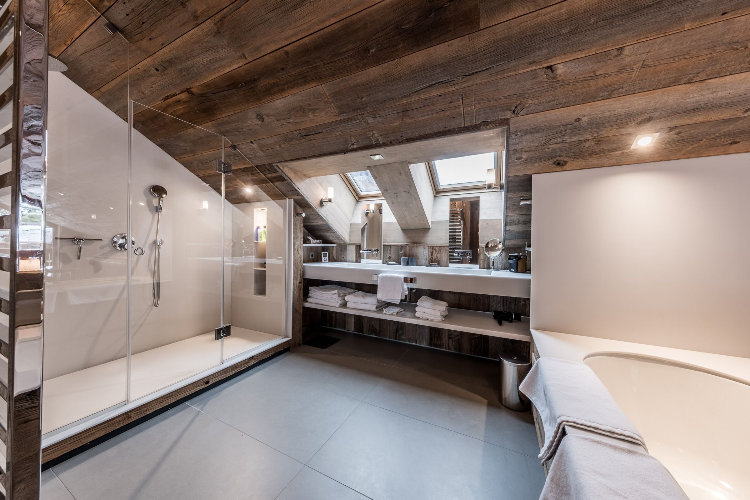 Penthouse Snow Lodge Gallary Image 1