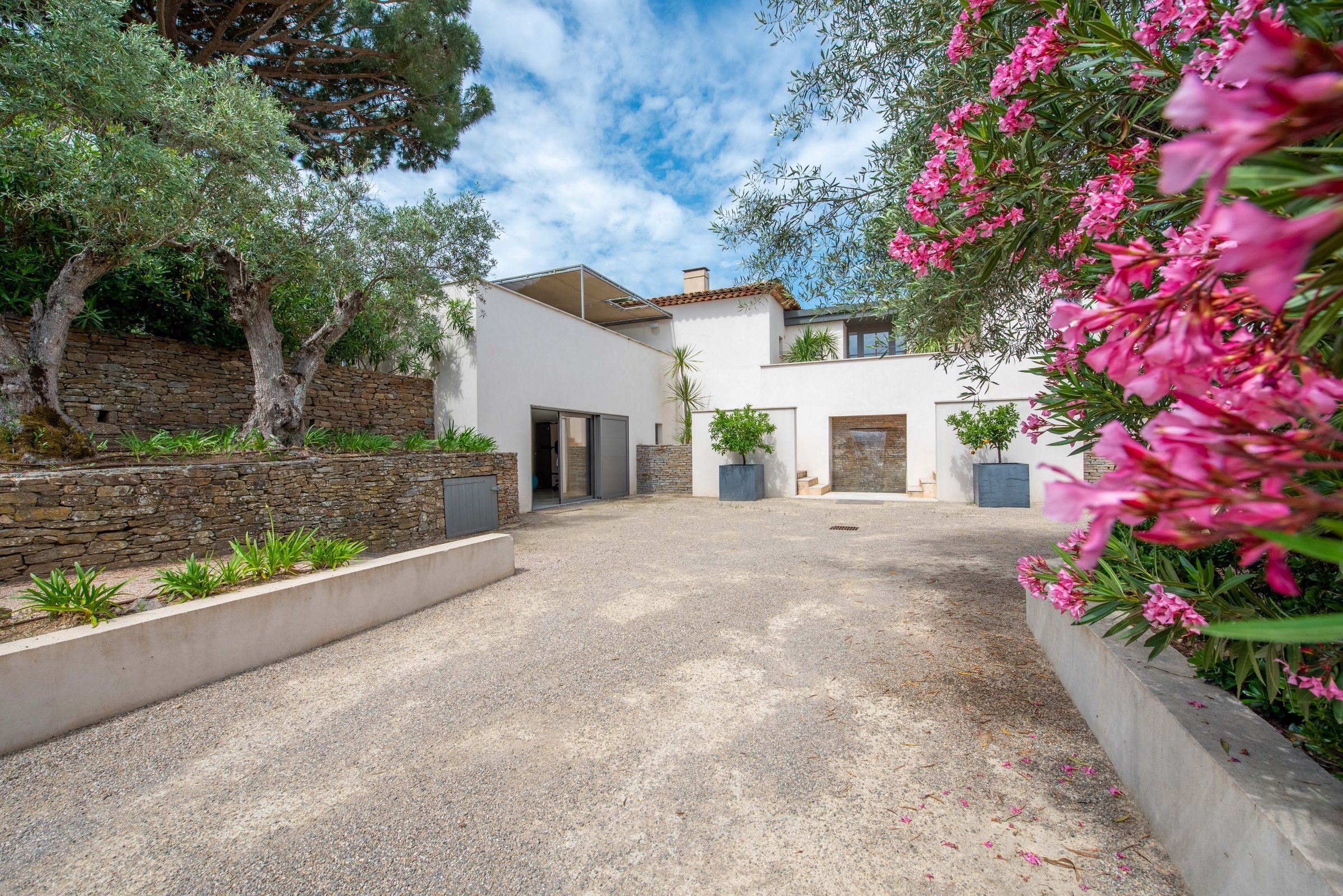 Villa Anna Gallary Image 4