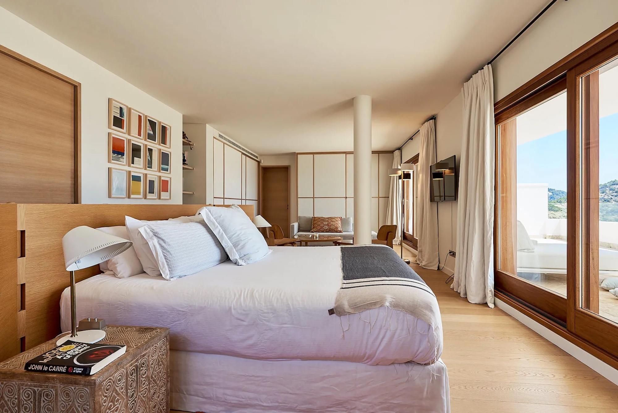 Villa Eloise Gallary Image 3