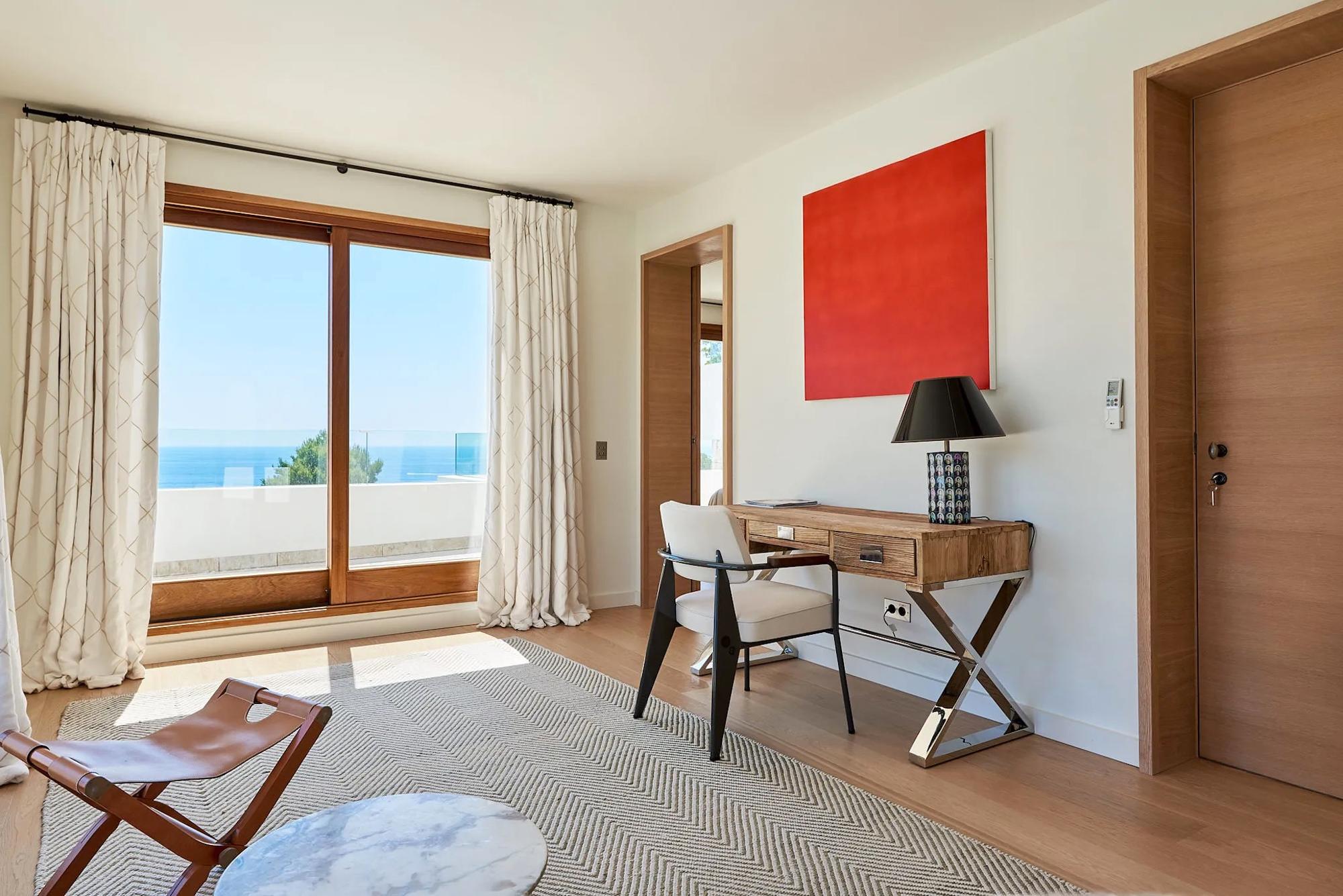 Villa Eloise Gallary Image 4