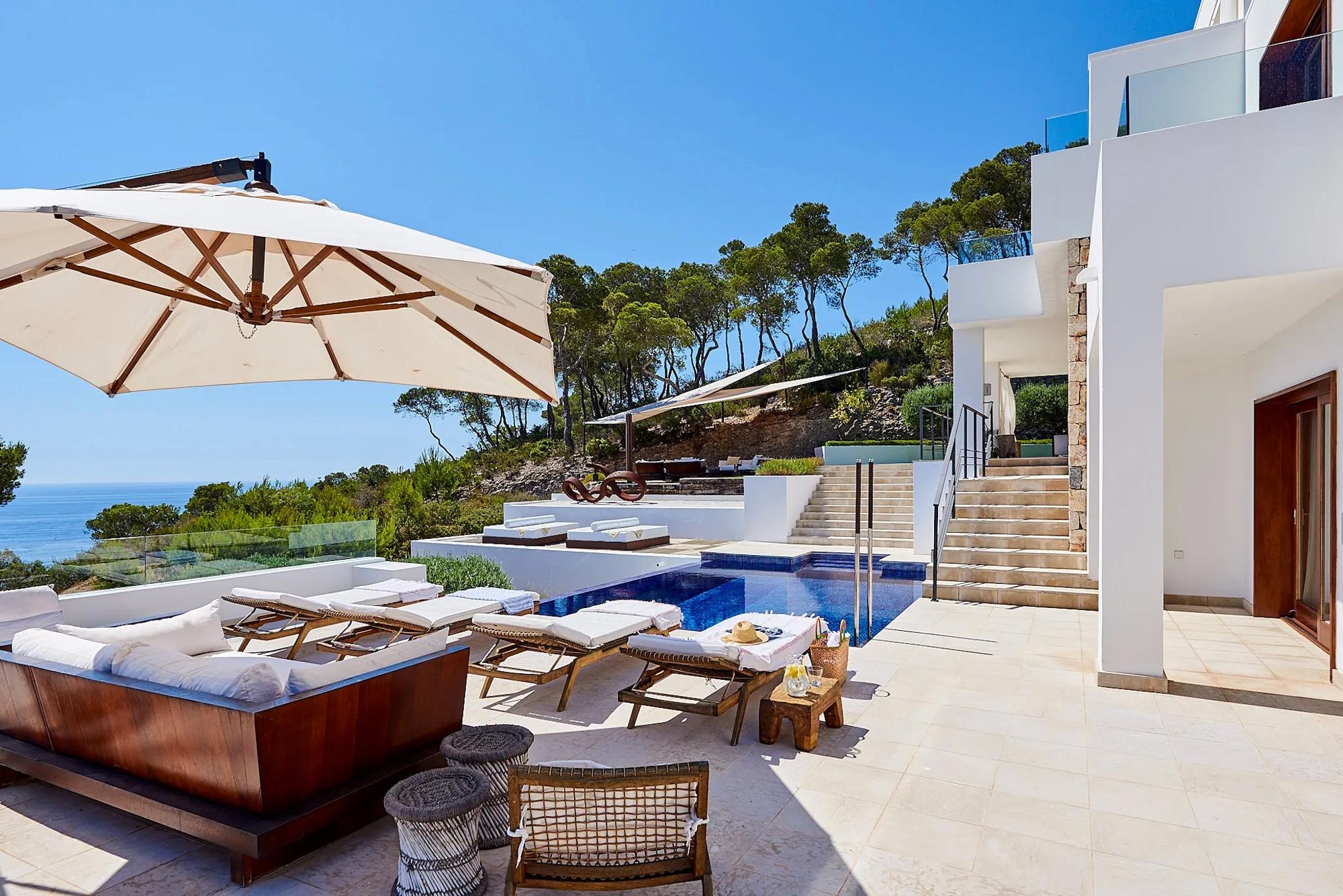 Villa Eloise Gallary Image 5