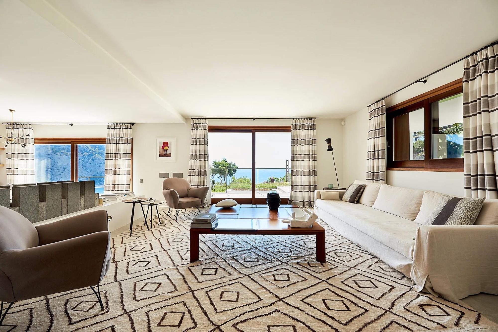 Villa Eloise Gallary Image 5