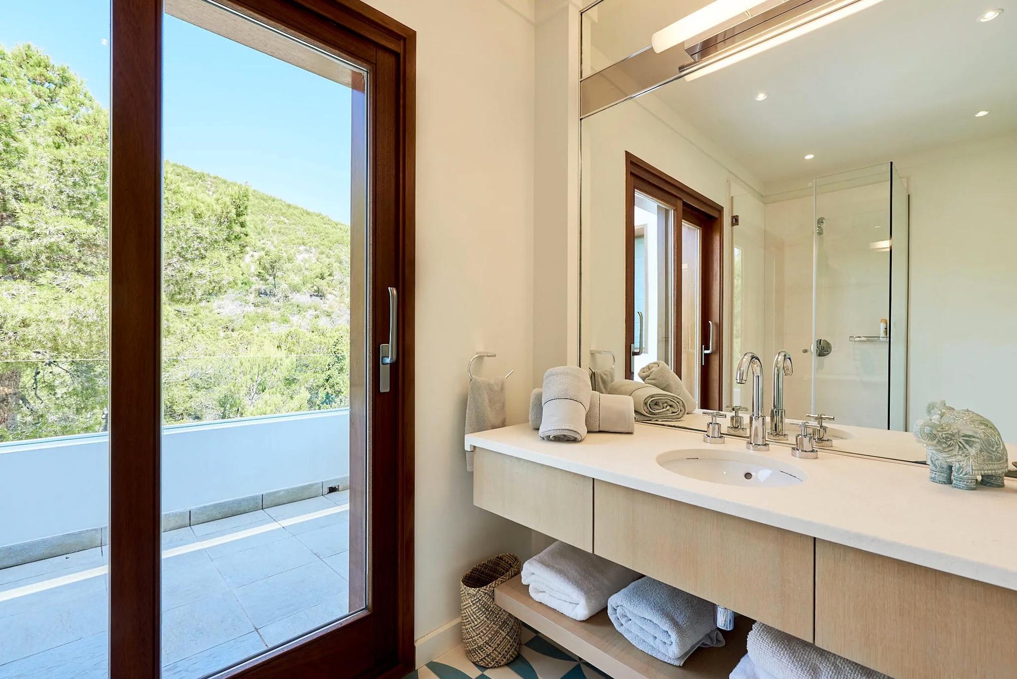 Villa Eloise Gallary Image 6