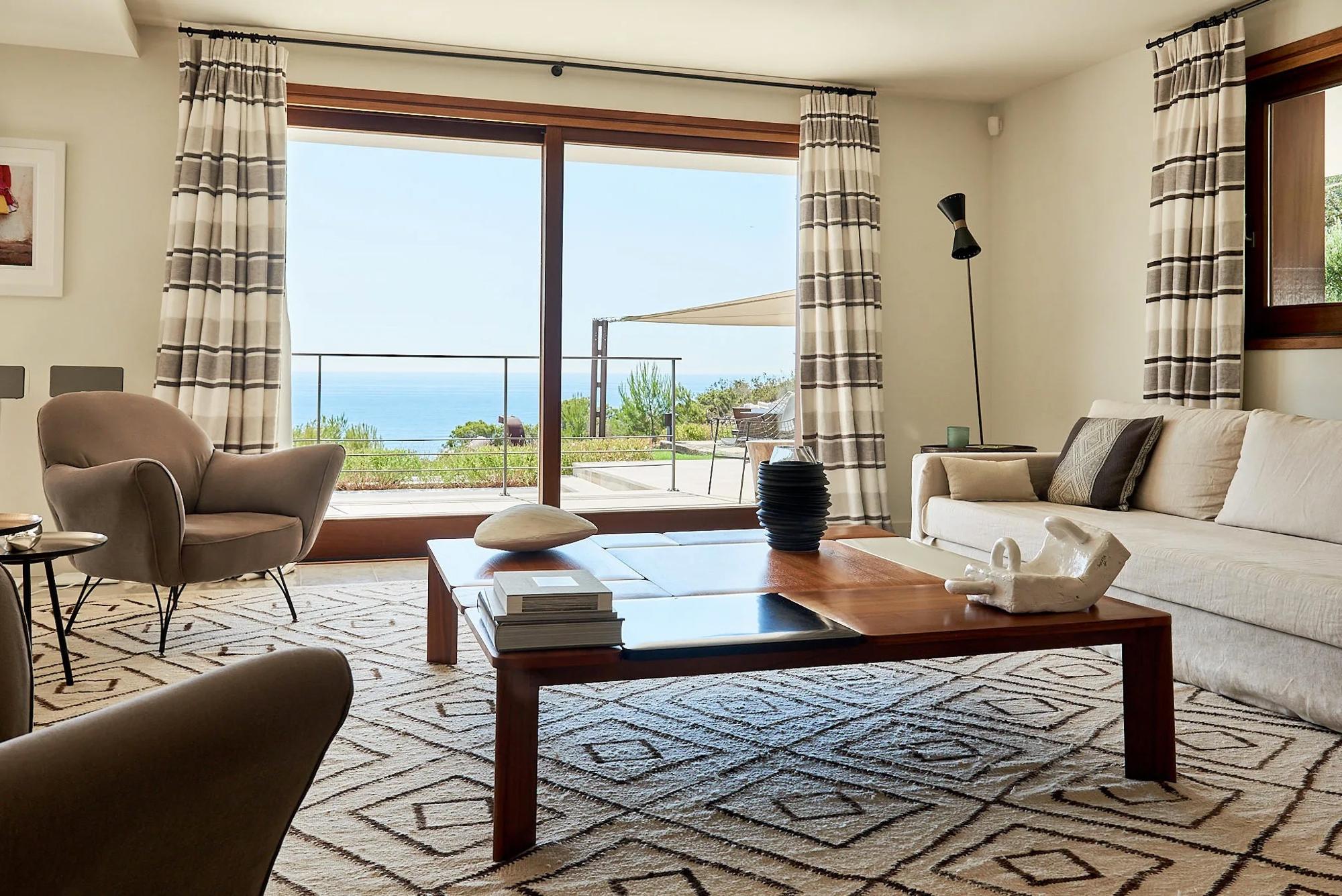 Villa Eloise Gallary Image 3