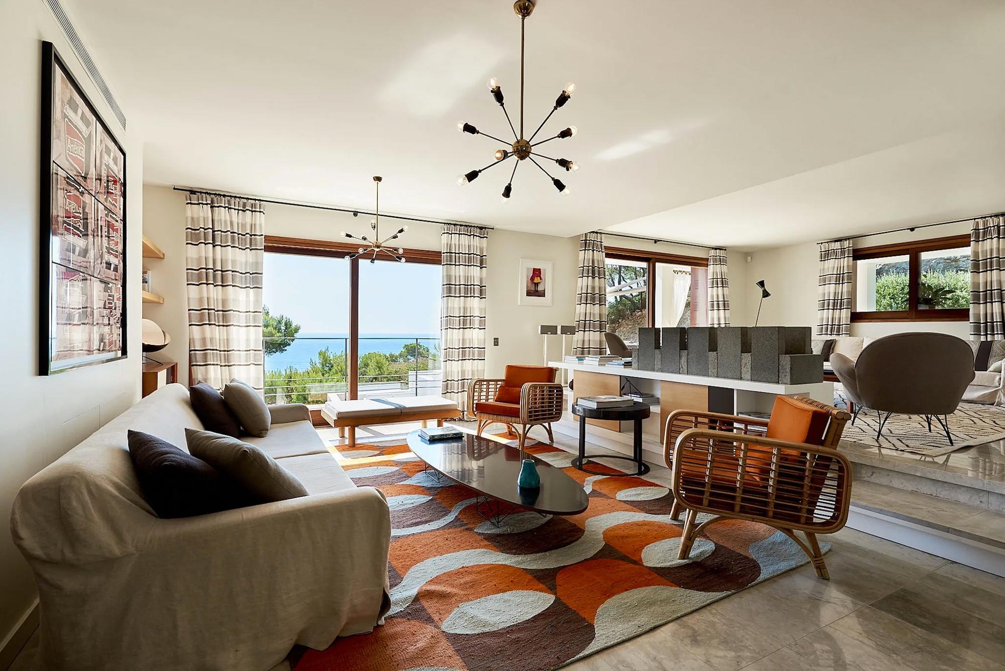 Villa Eloise Gallary Image 5