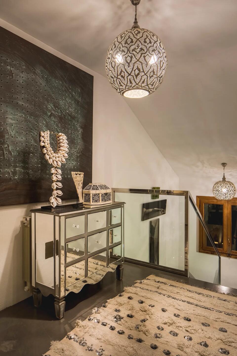 Villa Lamp Gallery Image 6