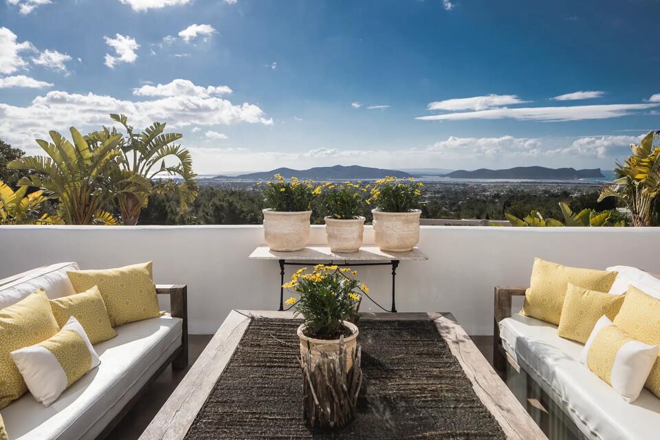 Villa Lamp Gallery Image 3
