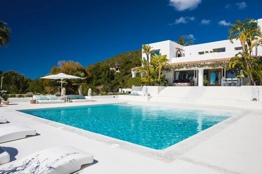 The beautiful pool at the rear of Villa Lamp and the incredible space it offers