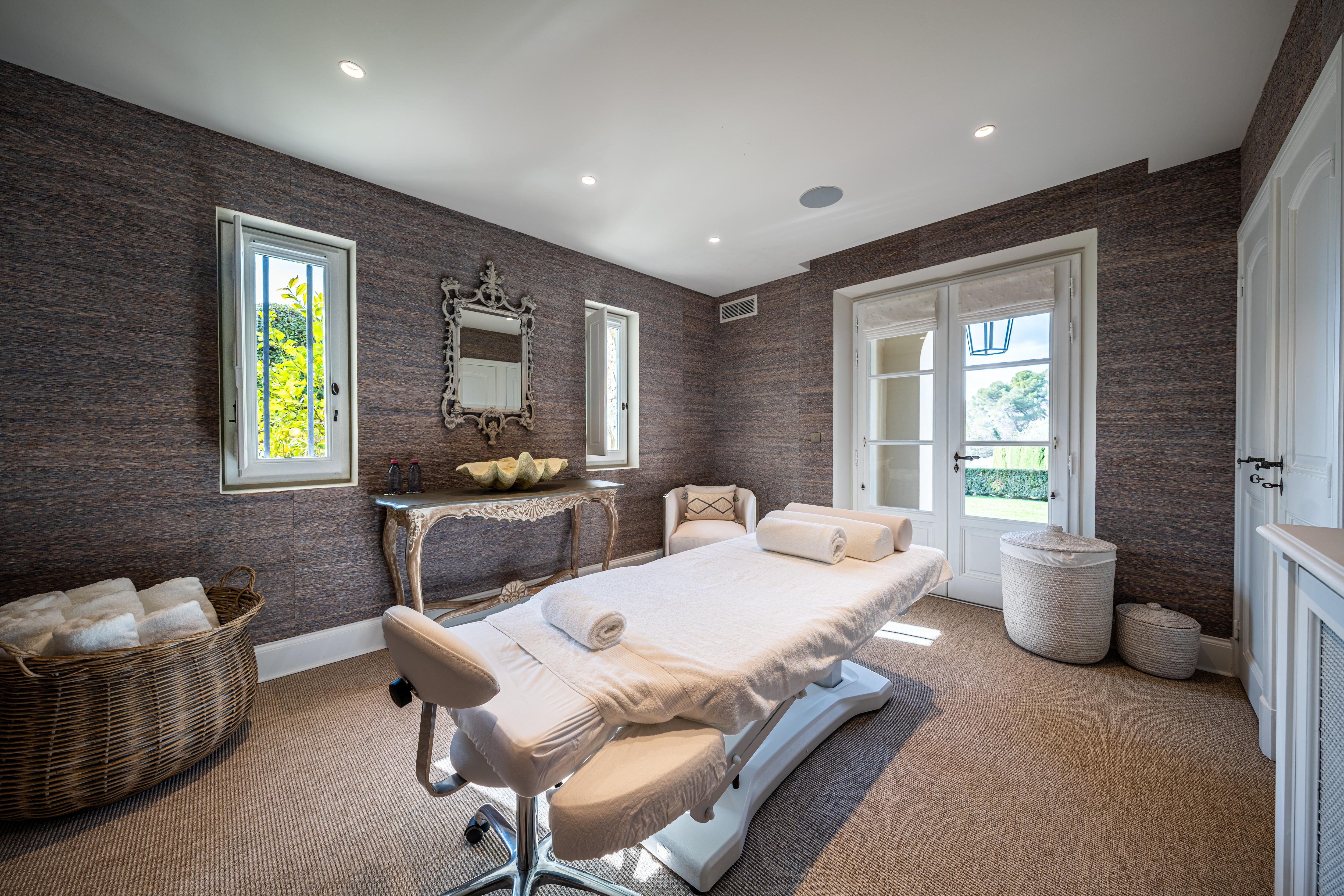 Le Manoir Gallary Image 6