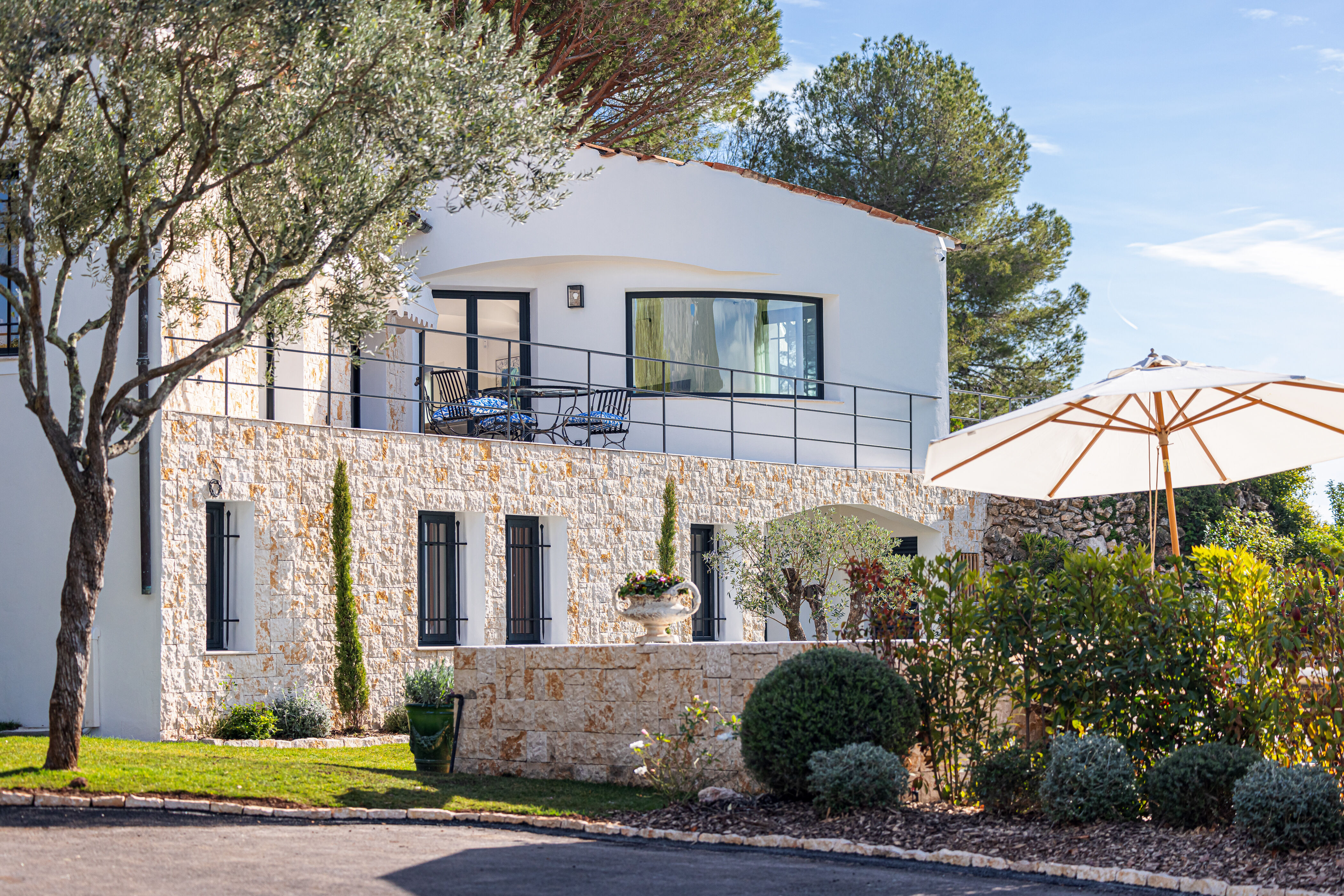 Villa Alison Gallary Image 1