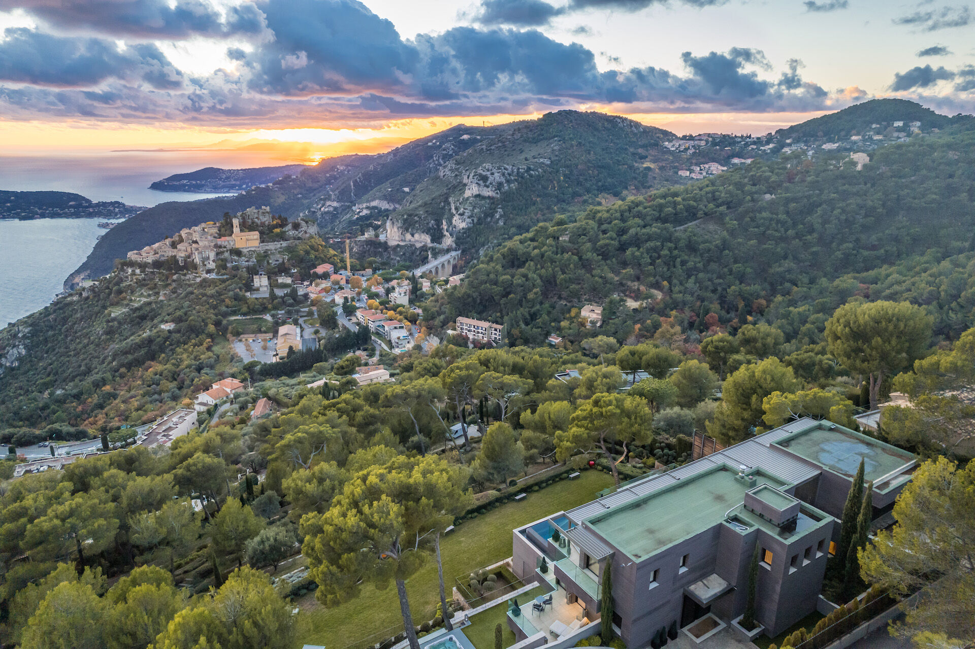 Villa Azura Gallary Image 1